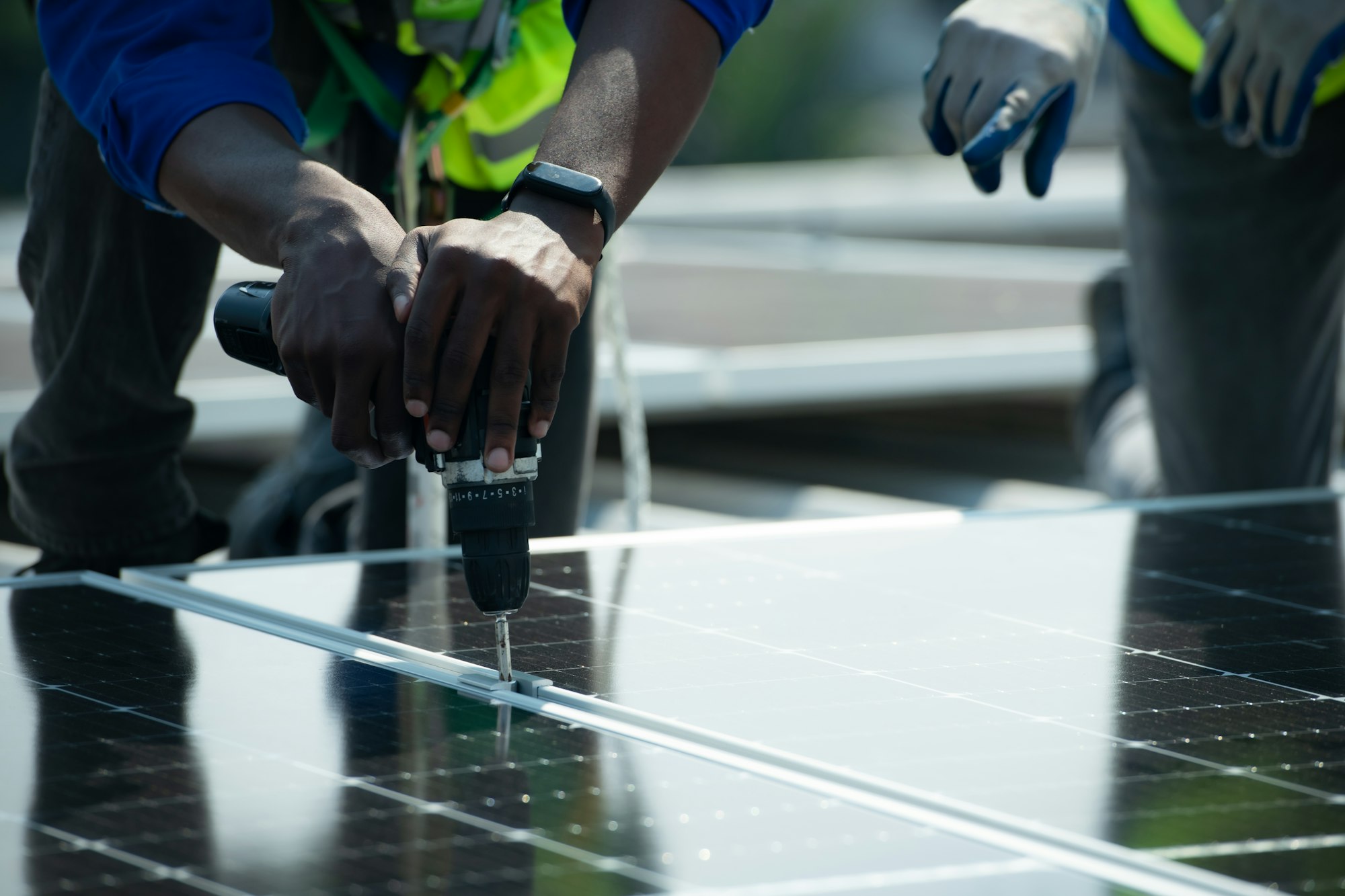 Energy Unit Promotes Public Consultation on Small-Scale Renewable Energy Systems Engineer in charge of solar panel installation The installation of solar energy